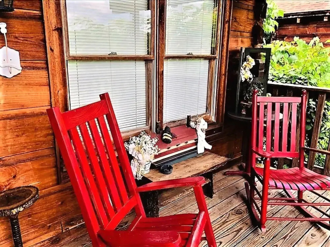 Twin Hearts - Studio Cabin