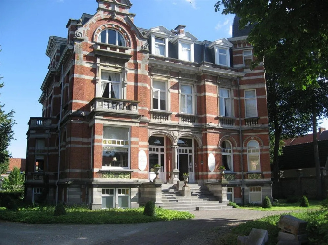 'T Kasteel En 'T Koetshuys - Veurne