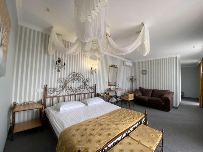Suite with balcony