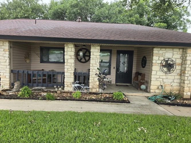 3 Bedrooms Cottage