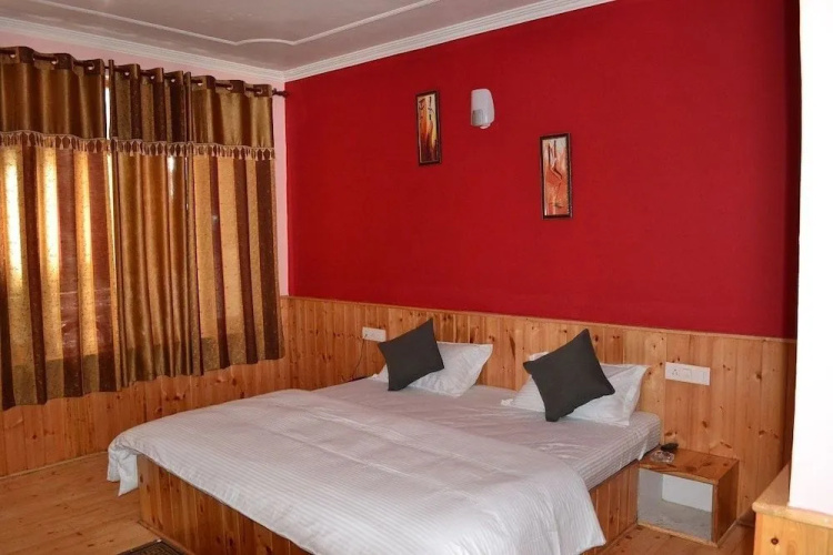 The Brooks, Manali