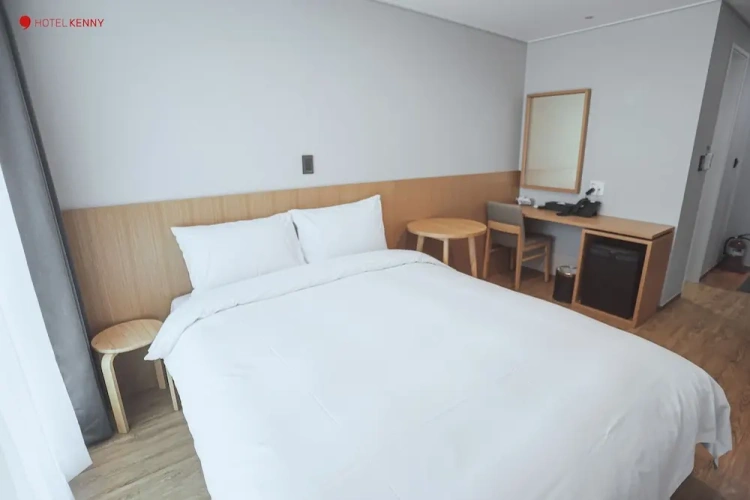 Standard Double room with city view