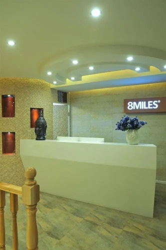 8 Miles Hotel