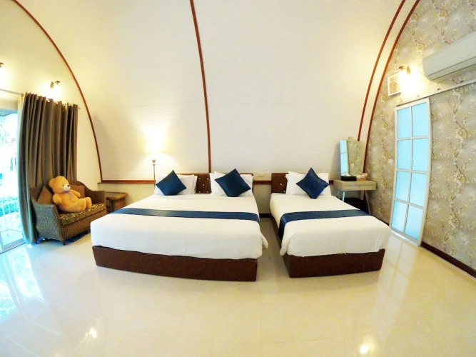 1 Bedroom Standard Triple Family room with balcony