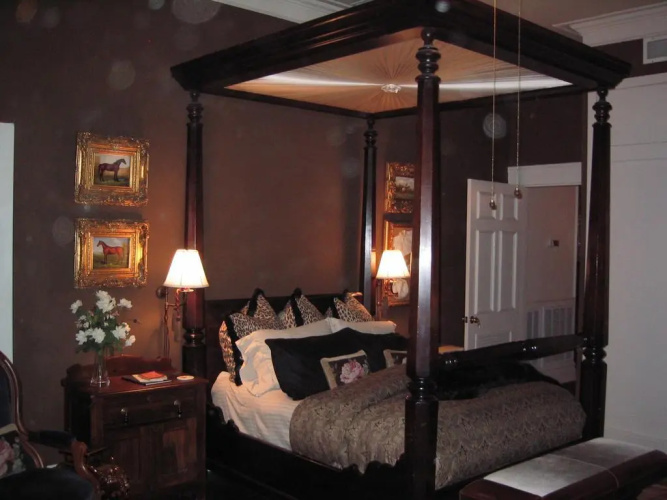 Belle Oaks Inn