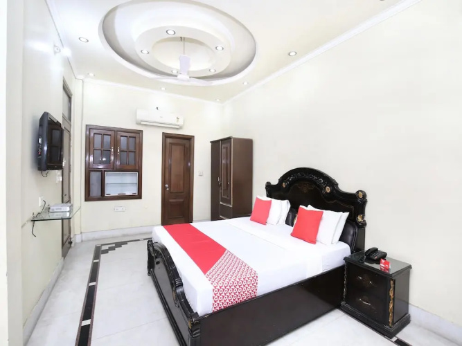 OYO 15347 Dhingra Residency