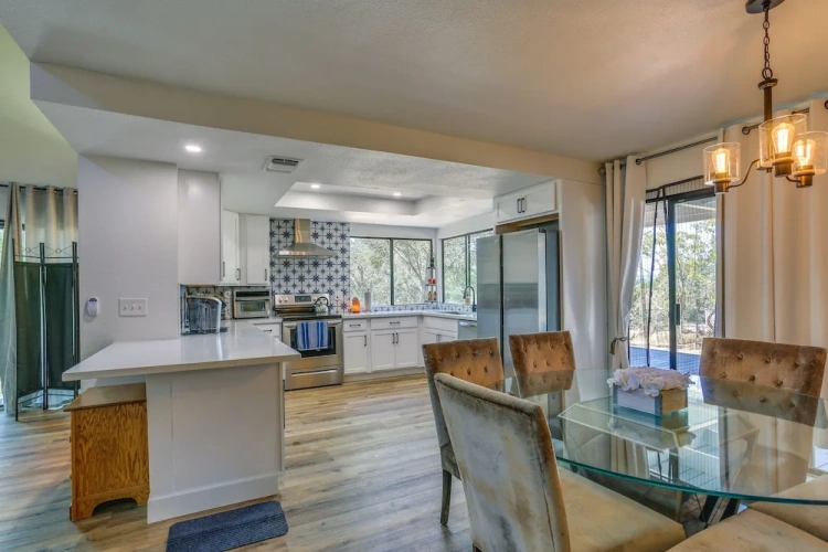 4 Bedrooms Cottage