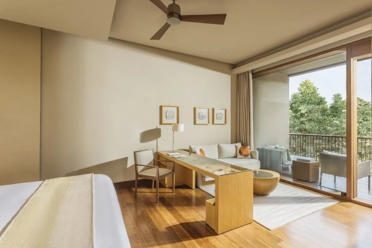 Standard Twin room with garden view