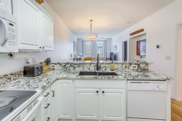 Golf Course View & Pool Access: River Oaks Condo