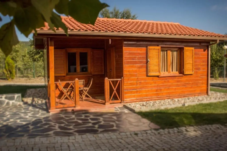 2 Bedrooms Bungalow