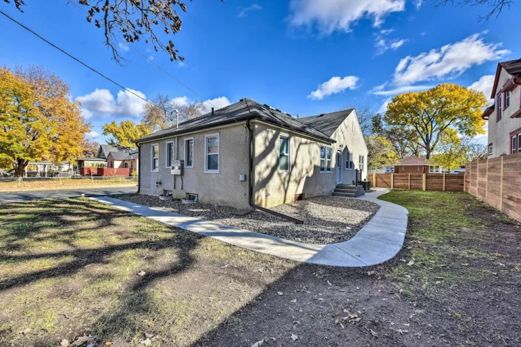 Mpls Duplex w/ Wifi & Kitchen: 5 Mi to Dtwn!