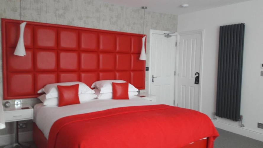 Deluxe Double room with balcony and with partial sea view