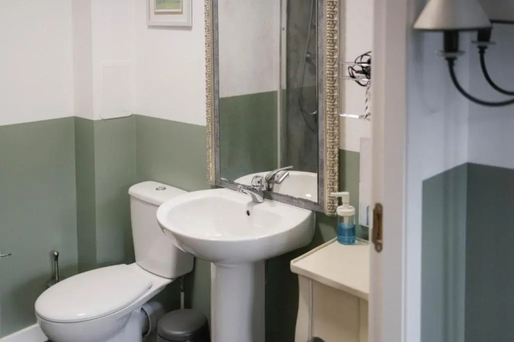 BroomHouse HomeStay
