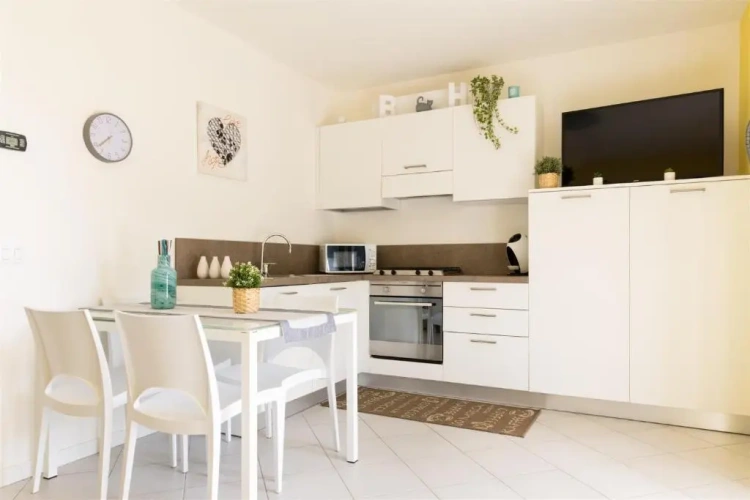 2 Bedrooms Apartment