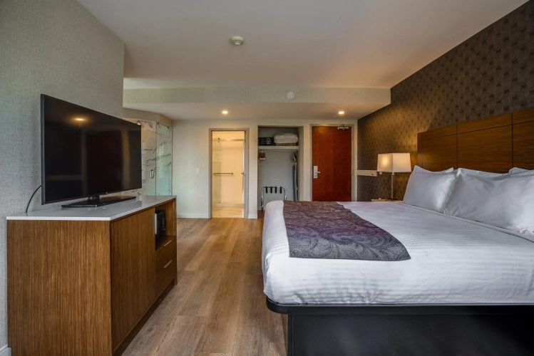 Monte Carlo Inn Oakville Suites photo 8