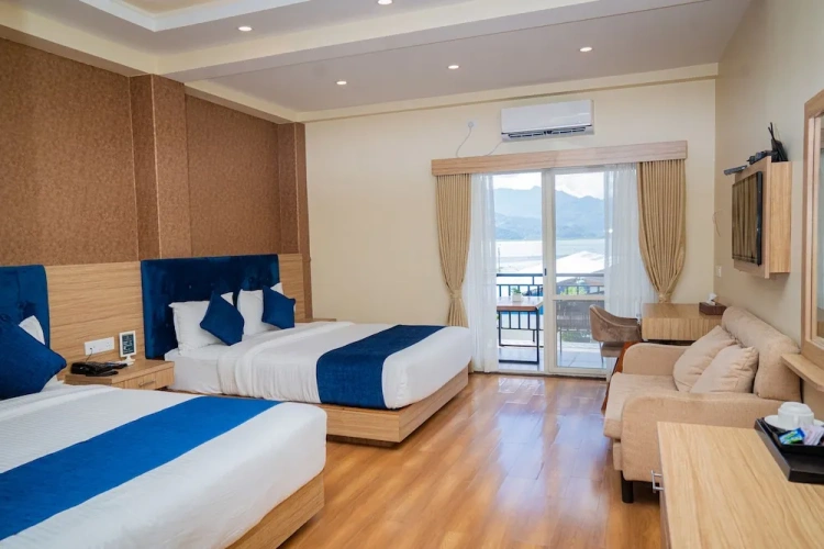 Standard Double room with balcony and with lake view
