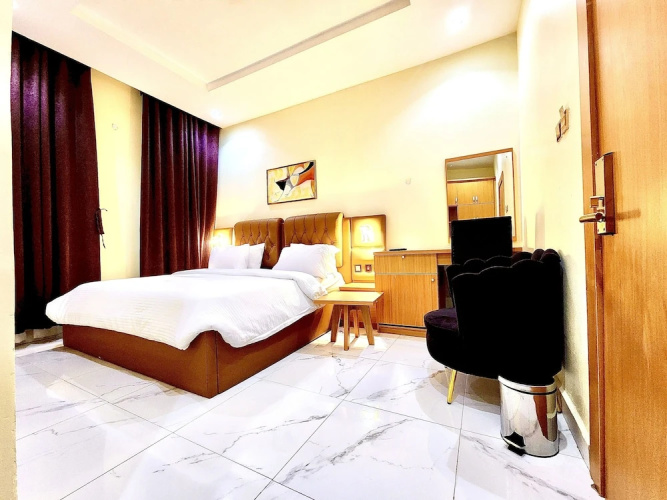 Buddiez Hotel & Resort