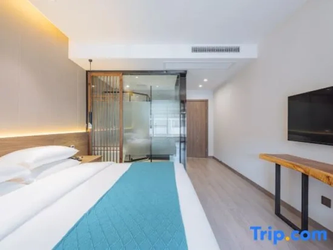 Deluxe Double room with balcony and with garden view