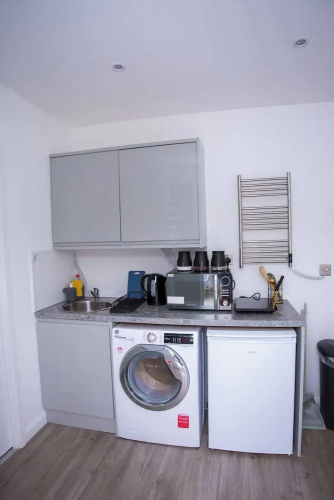 Modern 1 Bedroom Apartment in Quiet Tilbury Town