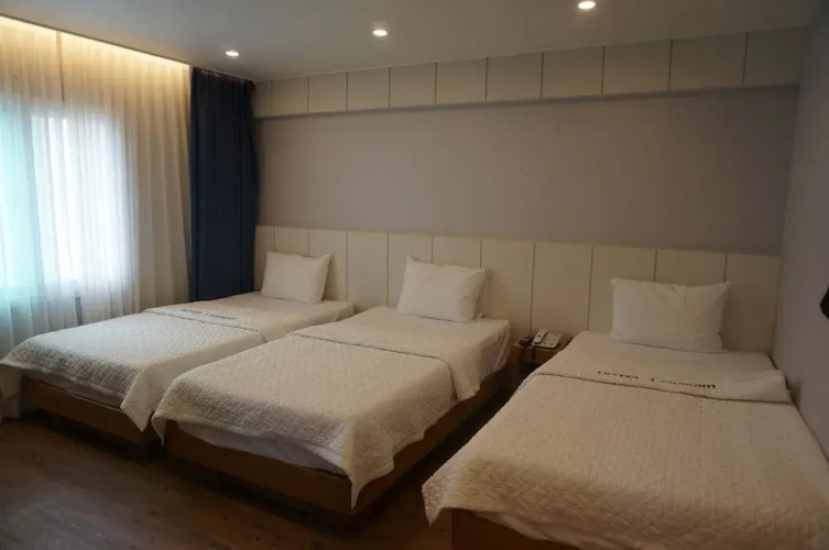 Lang Sam Hotel