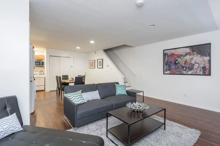 3 Bedrooms Apartment