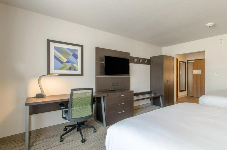 Holiday Inn Express & Suites Atchison by IHG