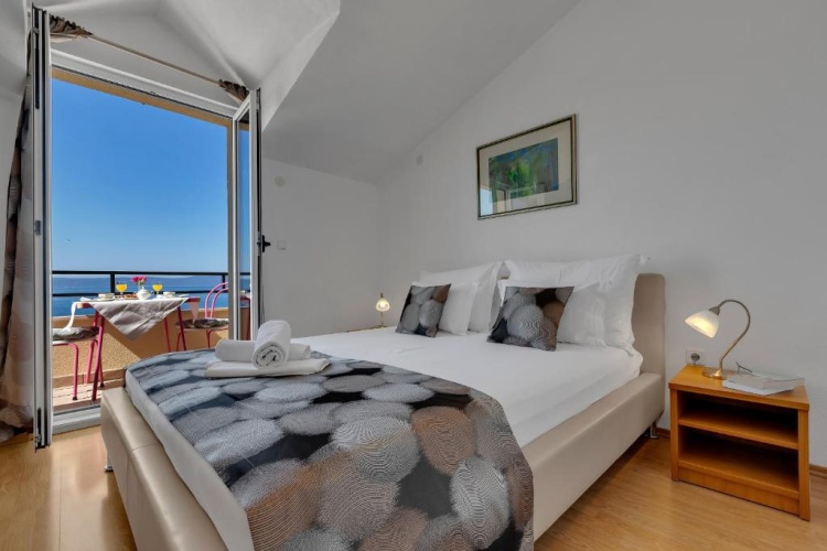 1 Bedroom Superior Apartment with balcony and with sea view