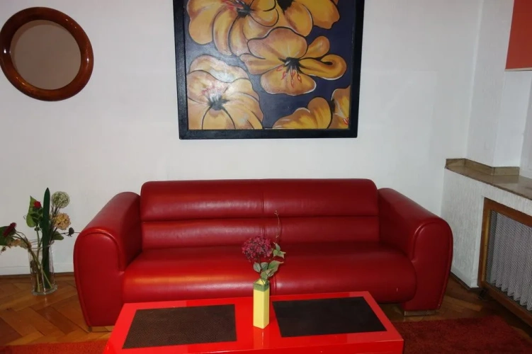 Tolstov-Hotels Large 3 1/2 Room Apartment