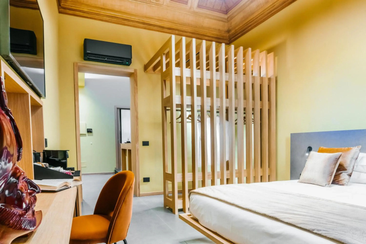 ETNEA Suite 270