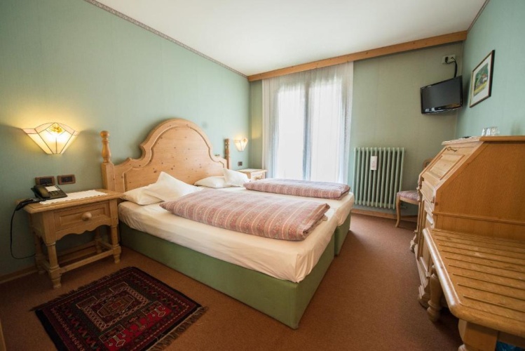 Standard Twin room with mountain view