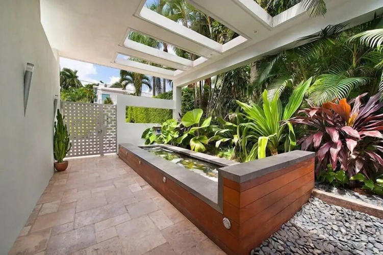 4 Bedrooms Luxury Villa