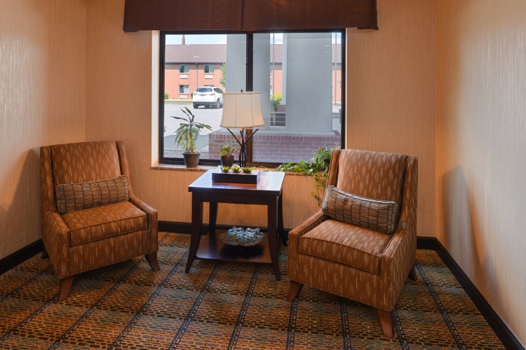 Holiday Inn Express And Suites Fairmont photo 9