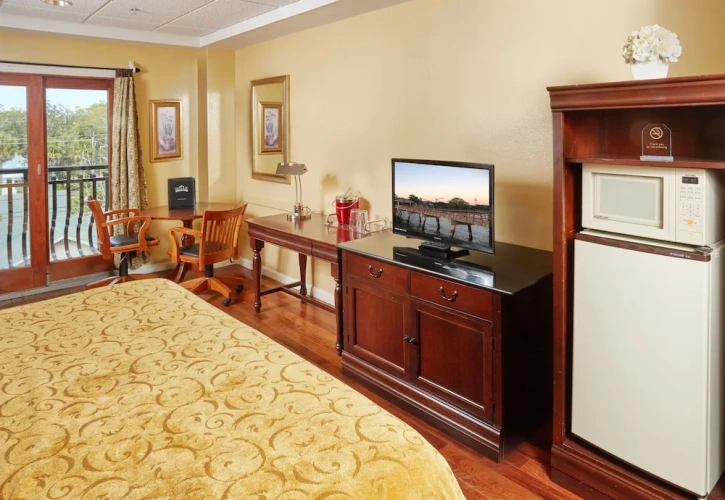 Superior Double Studio with balcony and with courtyard view