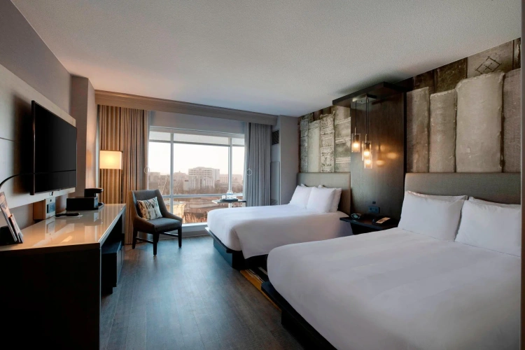Standard Quadruple room with city view