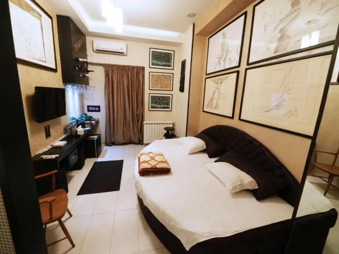KennedyLux Apartment