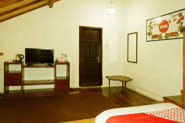 OYO 438 Cemara's Homestay