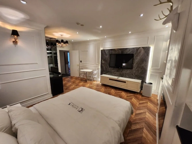 Royal room