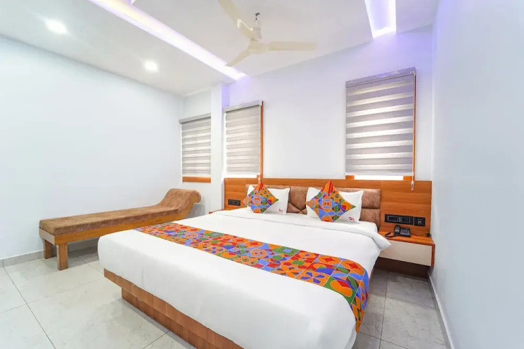 Fabhotel Q One Plaza