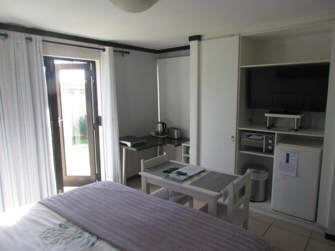 Santini Lace Self Catering Unit