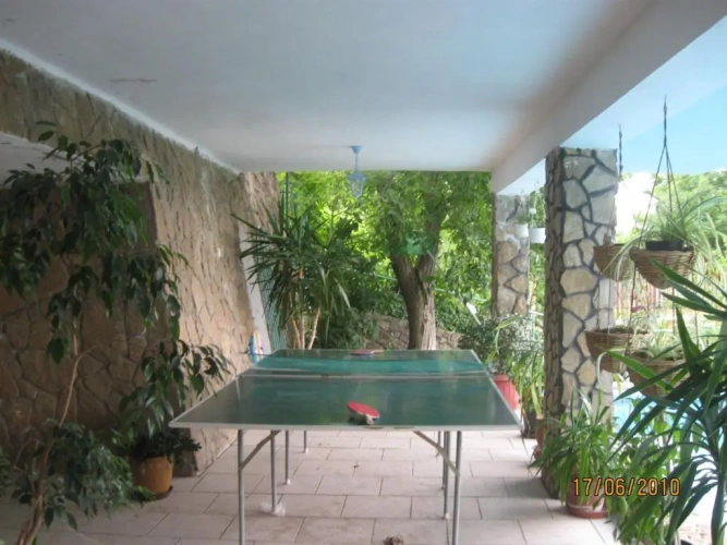 6 Bedrooms Villa