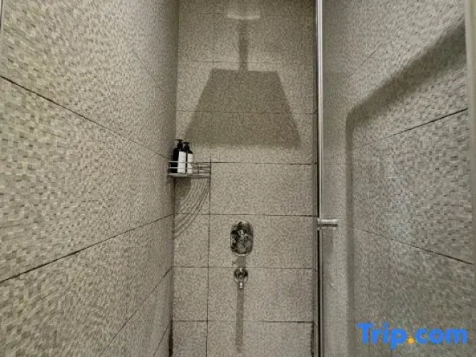 Taksim Square—1BR Deluxe Suite 03