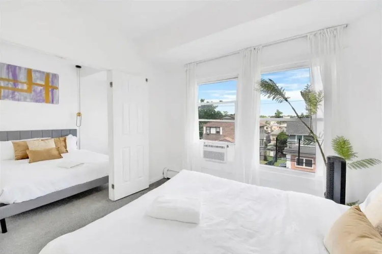 Luxury 5 BR Home Free Parking