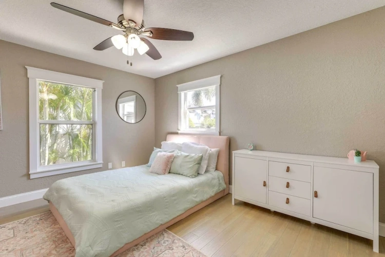 5 Bedrooms Cottage with balcony