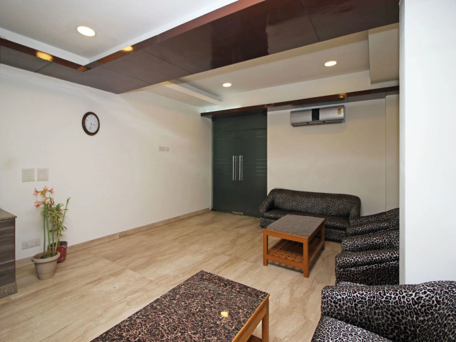 Merriment Hotel Sec 31 by OYO