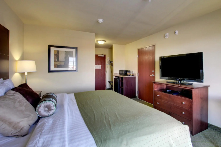 Cobblestone Hotel & Suites - Wayne