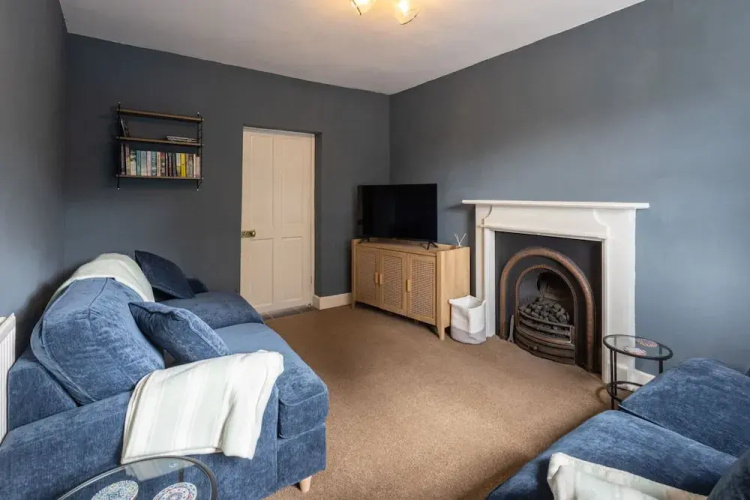 Host Stay Castle Hill Cottage