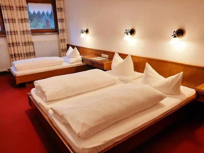 Standard Triple room