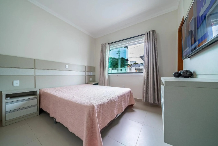 125 - Excelente Casa com 03 quartos em Mariscal