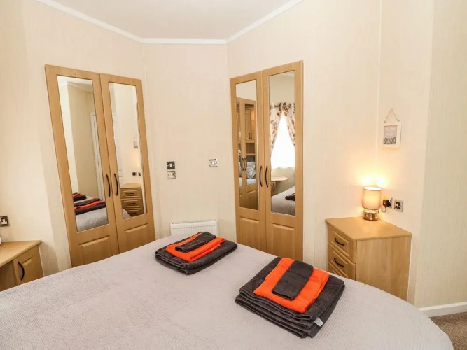10 Poppy Lodge