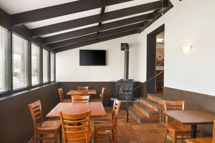 Days Inn by Wyndham Brantford photo 14